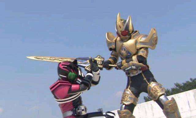假面骑士剑剑崎的3个形态解析帝皇形态远远超出骑士系统设定