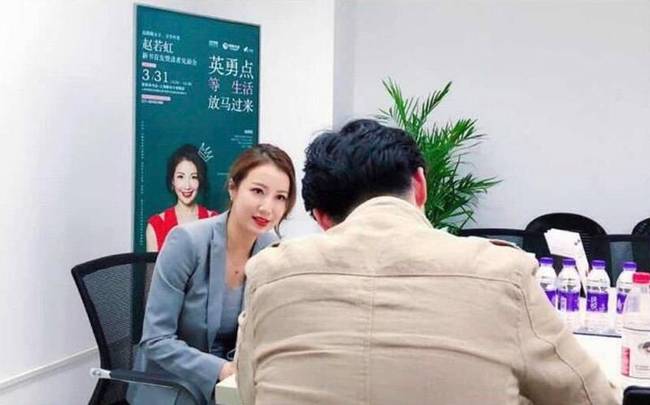 一部写于凌晨3点的散文集,赵若虹亮出自己"裹在2号连衣裙里的灵魂"