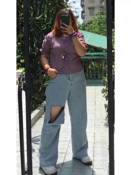 谁说胖女孩不能穿紧身短上衣?最重要是会搭配,穿对了照样时髦