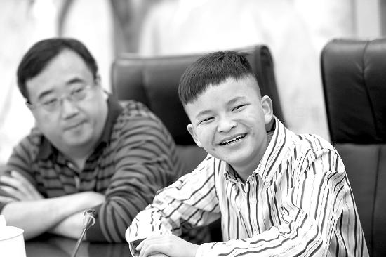还记得2008年汶川大地震中那个英勇救人的小英雄林浩吗?