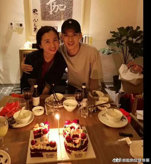 91年出生的刘迦和78年出生的女友这对姐弟恋也太难得了吧