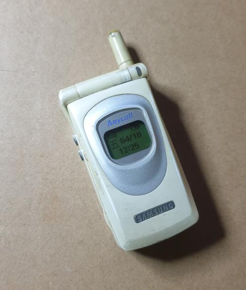 飞利浦e212a双屏经典翻盖老人手机超长待机大字大声大