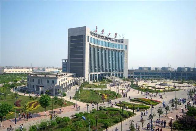 长安大学逸夫图书馆还是一个零零后 比我们还年轻 因为它是由原西安