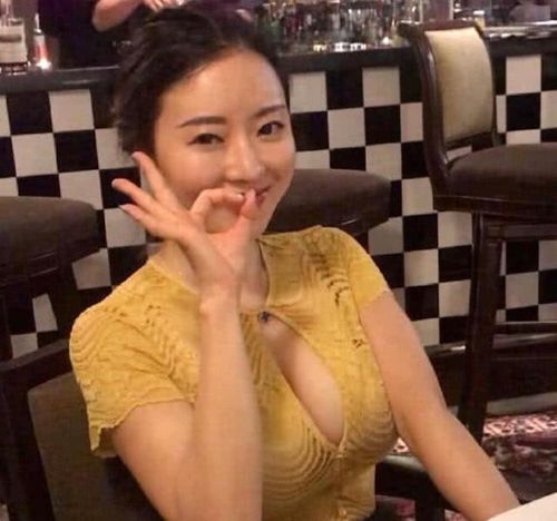 最近刚火的网红蒋聘婷,网页:这身材一点也不输柳岩!