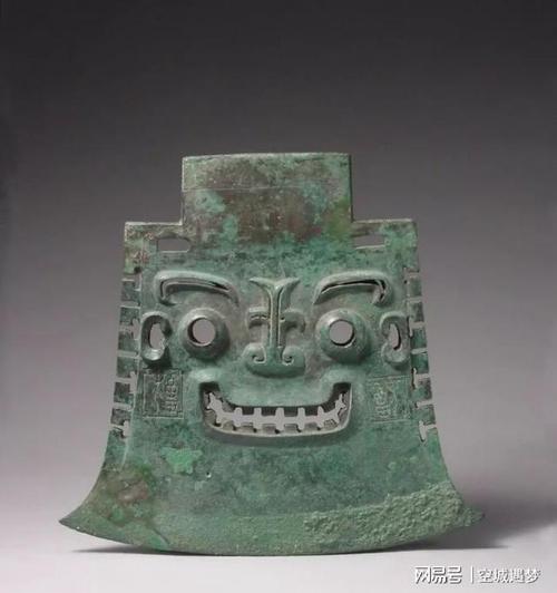 商代大墓出土"鬼面青铜斧",二字铭文直指神秘的"亚丑国"!