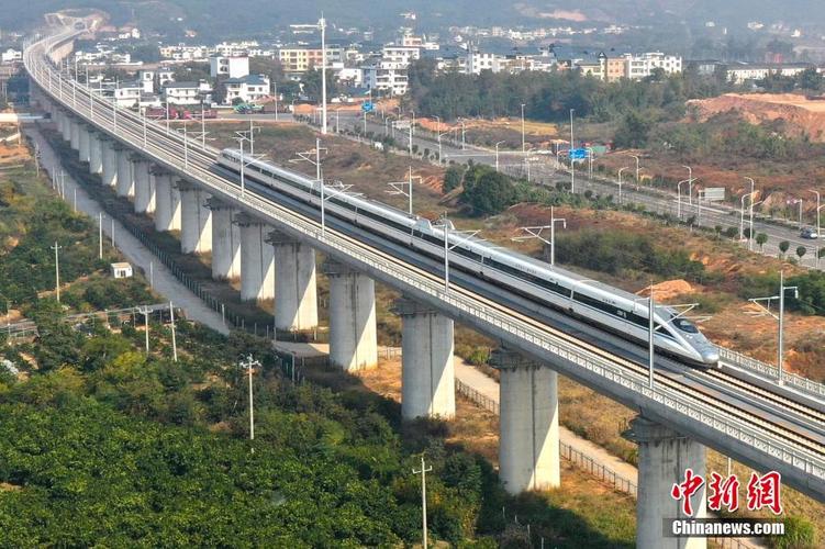 赣深高铁正式开通运营