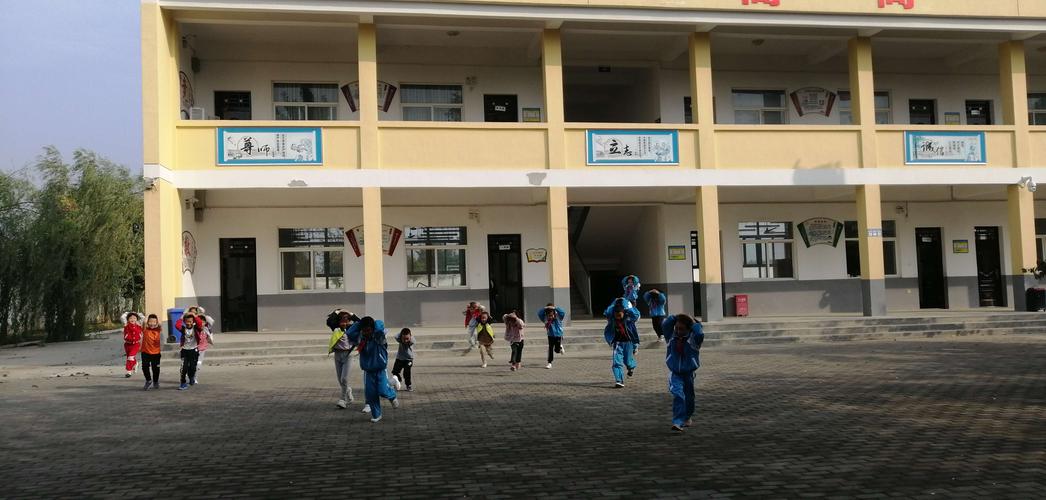 珍爱生命 防患未然 ——临潼区新市郭桥小学开展紧急疏散演练活动