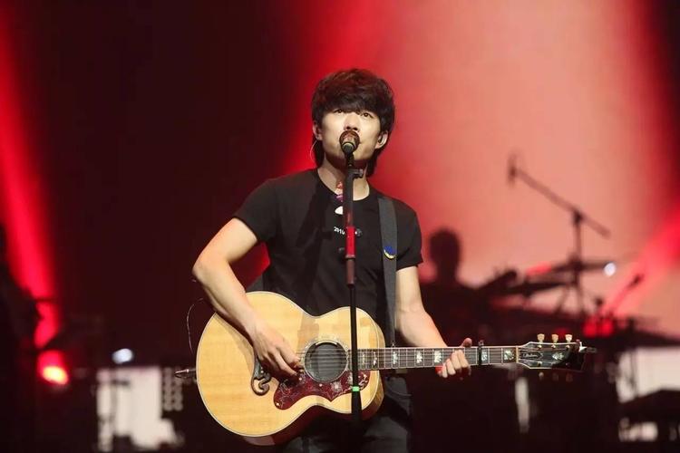 赵雷唱着理想,朴树转身回望,故事从头讲,你依旧是少年