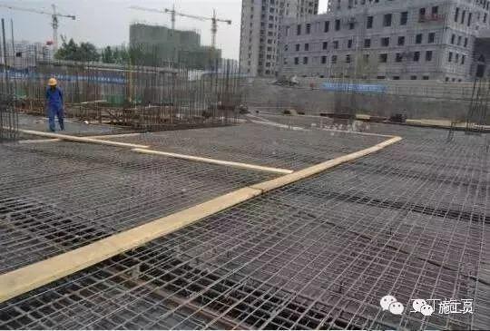 22,浇筑混凝土之前提前铺设好马道