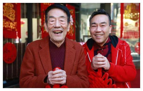 杨少华,杨议 多年来郭德纲和杨少华,杨议父子关系也很好,杨少华前两年