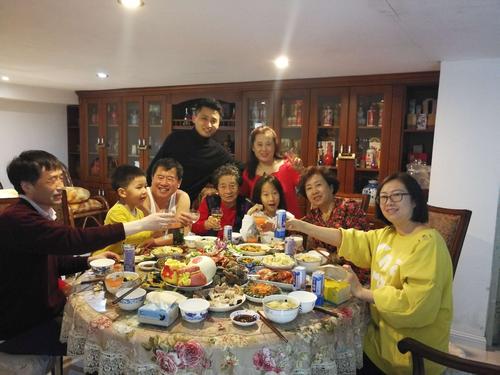 幸福的一家人,除夕团圆饭,幸福满满.