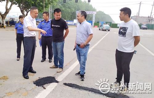 破损路面要整修 荆州城市道路及背街小巷即将换新颜