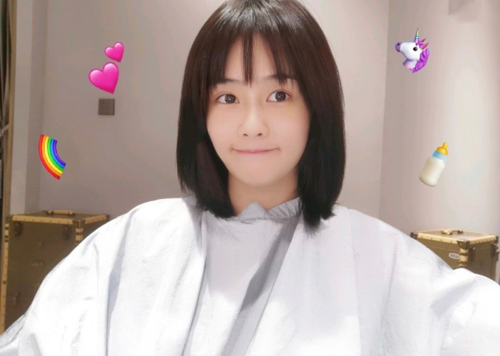 有一种"整容"叫白鹿剪沈月同款短发,刻意抿嘴笑时意外