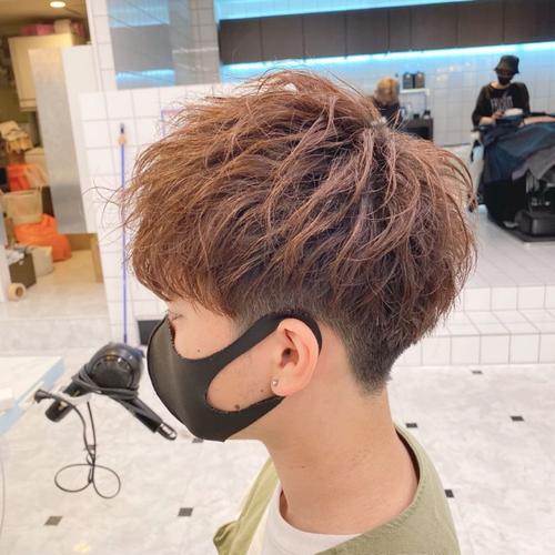 碎盖头既拥有锅盖头的外观轮廓,又不会显得太服帖太厚重,加入层次会