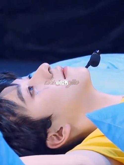 吃章鱼烧嘛_章鱼烧_时代少年团_贺峻霖_时代少年团贺峻霖_娱乐_明星