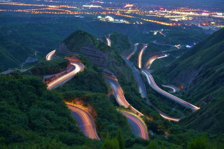 陕西秦岭最美环山公路.资料图片