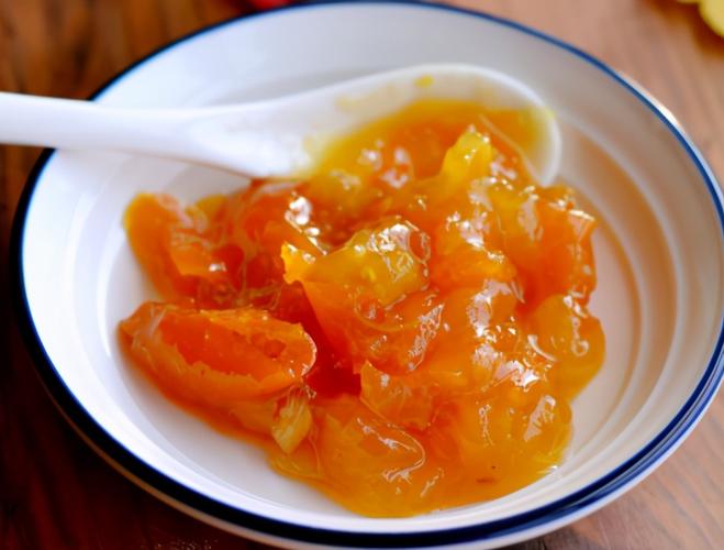 冬天,别忘了吃金桔,熬成酱用水冲着吃,早晚一杯润燥润