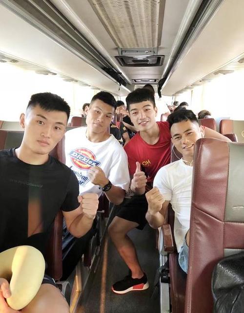 邱建良,魏锐,邓泽奇今日出发,荣耀军团顺利抵达上海!
