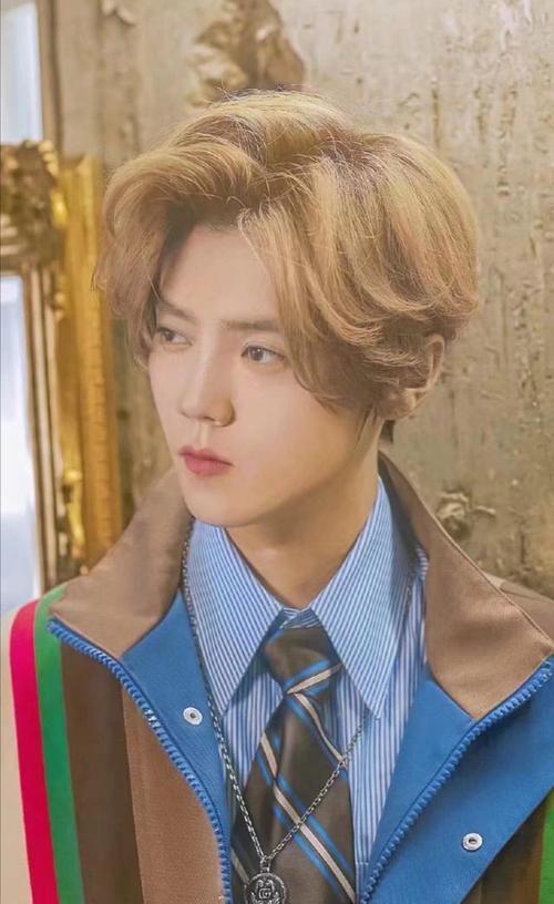 鹿晗张艺兴同穿时尚西装装扮,一个绅士复古,一个潮流