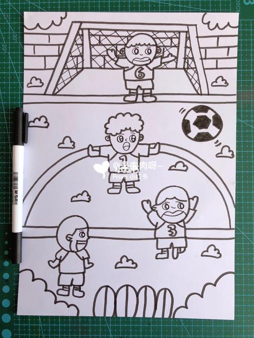 运动场上主题画运动员踢足球_足球_运动_简笔画_教程