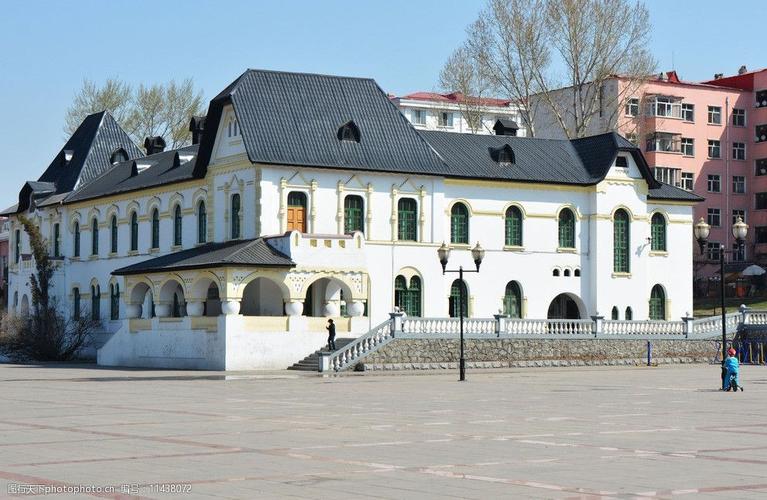 关键词:大白楼 绥芬河 俄式建筑 广场 树木 国内旅游 旅游摄影 摄影