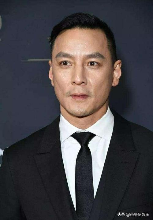 昔日男神吴彦祖也面临脱发难题?素颜照很真实,认不出来