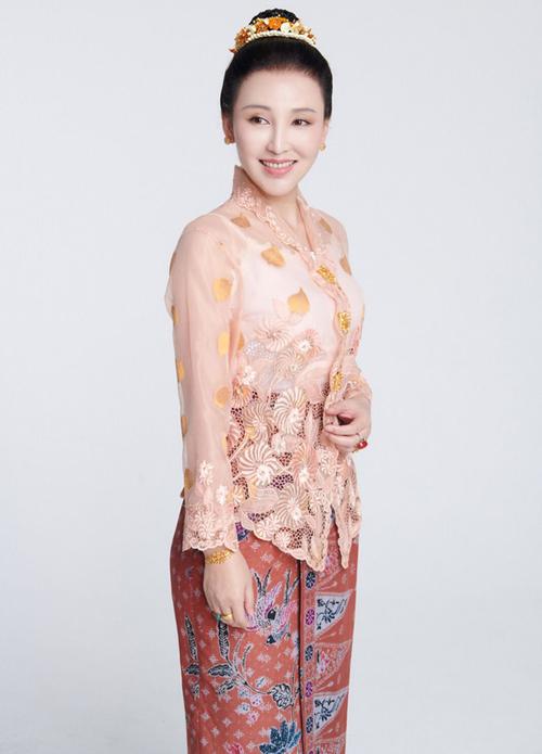 岳丽娜高清图片 岳丽娜旗袍照