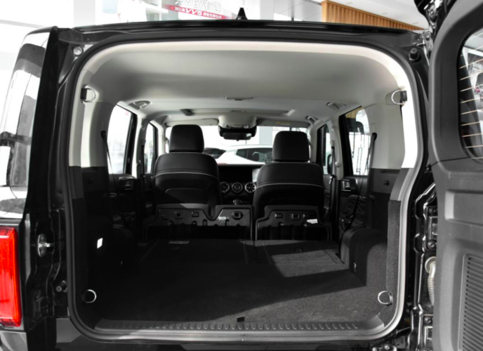 硬派越野的两种生活方式:坦克300和哈弗h9怎么选?