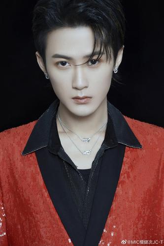 多图分辨檀健次和陈哲远