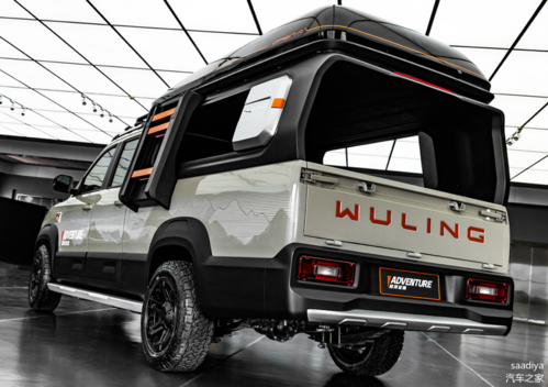 五菱越境征途的轮眉向外凸出,仿佛自带宽体一般,再搭配上17英寸的越野