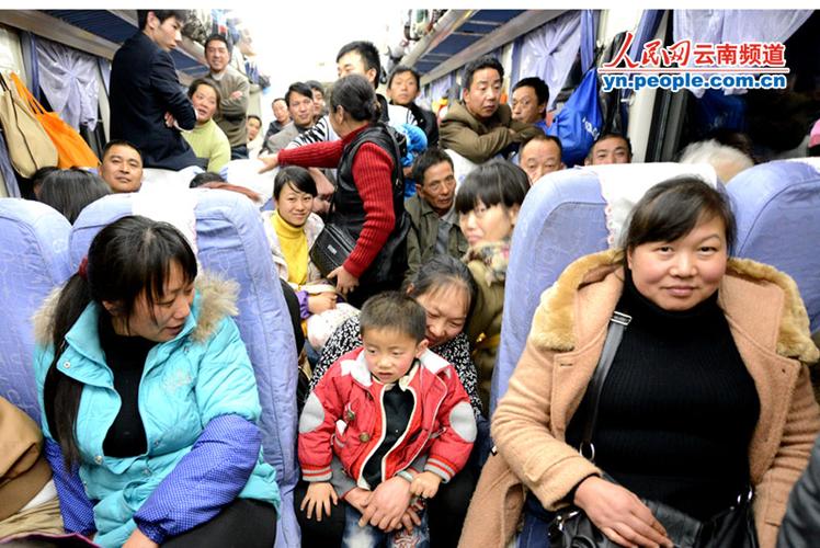 关注昆明铁路春运:农民工兄弟踏上归家路(高清组图)