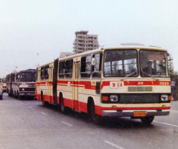 标志:时代符号bk670是永远的记忆穿梭在街头巷尾的公共汽车已成为市民