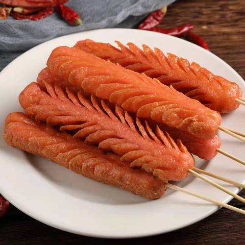 正宗油炸煎烤香肠街头铁板烤肠美食街火腿肠淀粉肠油炸火腿肠