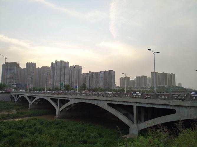 西安市浐河十里铺桥.