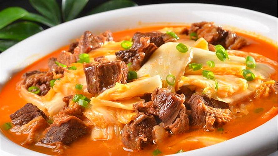 秋天我家最爱吃这道"大白菜烩牛肉",一道养生的家常菜,太香了