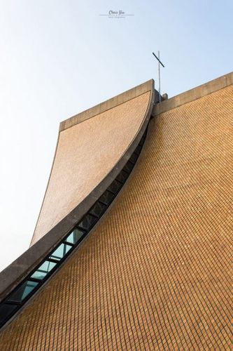 我们需要先把场景里的各个部分分为点,线,面,然后再设计构图