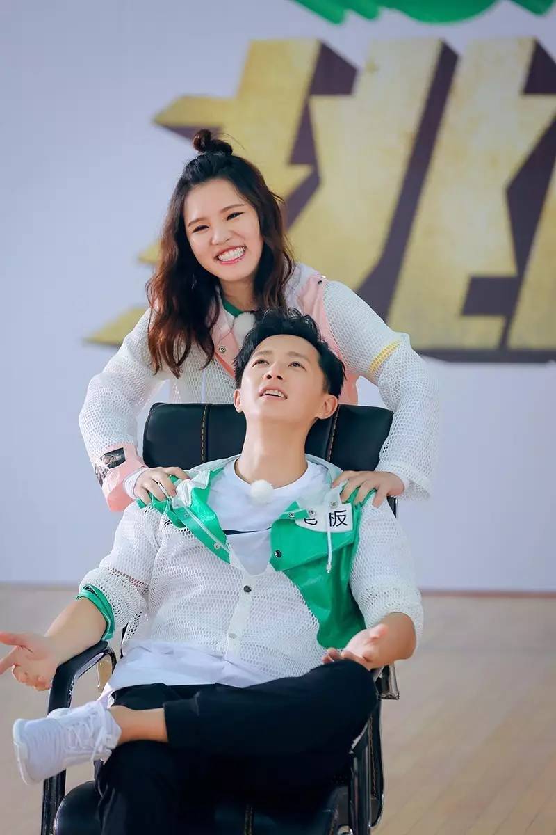 张杰竟在烈日下狂做俯卧撑!谢依霖被呛离开演艺圈?