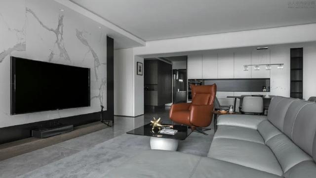 102㎡港式风格装修,黑白灰为主色搭配暖色调家具,给家带来温暖