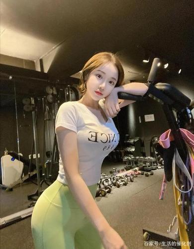 韩国健身小姐姐,身材火辣练出蚂蚁腰,看着实在令人羡慕!