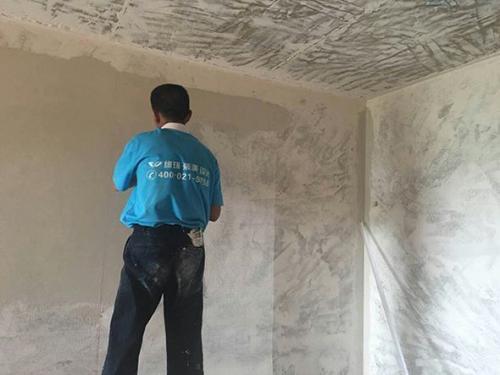 农村自建房墙面抹灰出现开裂现象是咋回事?需要处理吗?