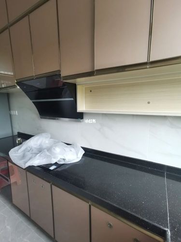 后续/黑金沙台面配什么颜色的橱柜门板好?_橱柜_香槟