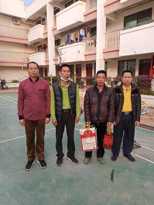 情系老教师 关怀暖人心——儋州市新州中学开展退休教师,困难教师春节