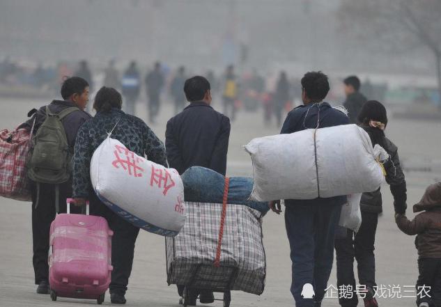 "返乡潮"上演,农民工却声称2021年不再"返工"?不赚钱了吗?