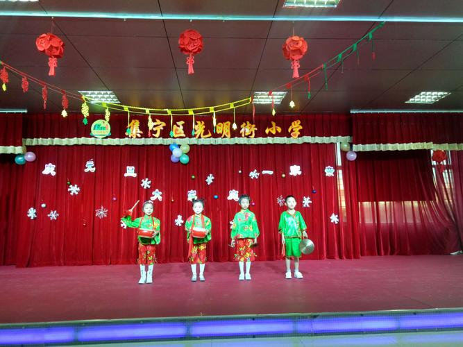 自编自演的三句半_《夸夸我们的幼儿园》,生动形象.