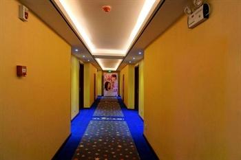郑州星光雅达电影主题酒店(原奥斯卡宾馆)黄色走廊
