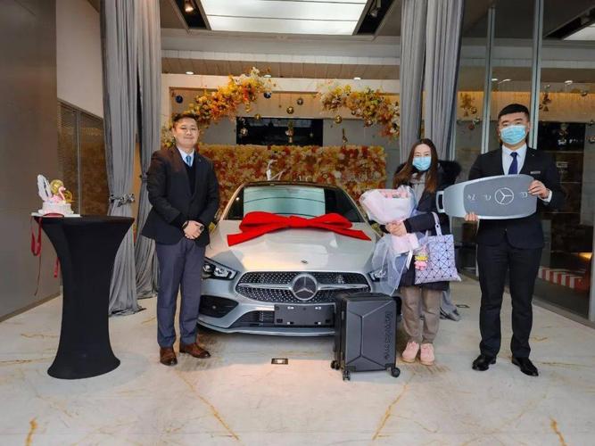 上海闵星67奔驰金融老客户置换全新cla四门轿跑车交车仪式