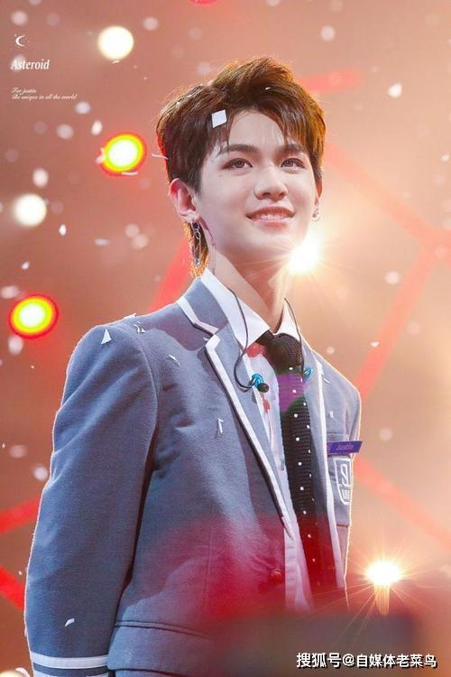 有着很高的流量,他就是参加综艺节目《偶像练习生》出道的黄明昊