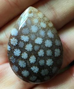 天然珊瑚玉吊坠