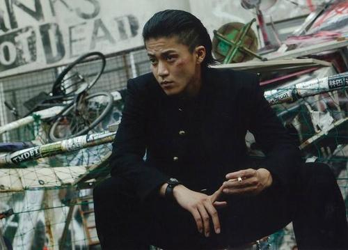 "热血高校"中拥有王者霸气的男人泷谷源治—小栗旬