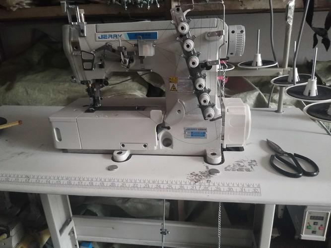 直驱四针六线绷缝机缝纫机工业电动三针五线针织银箭